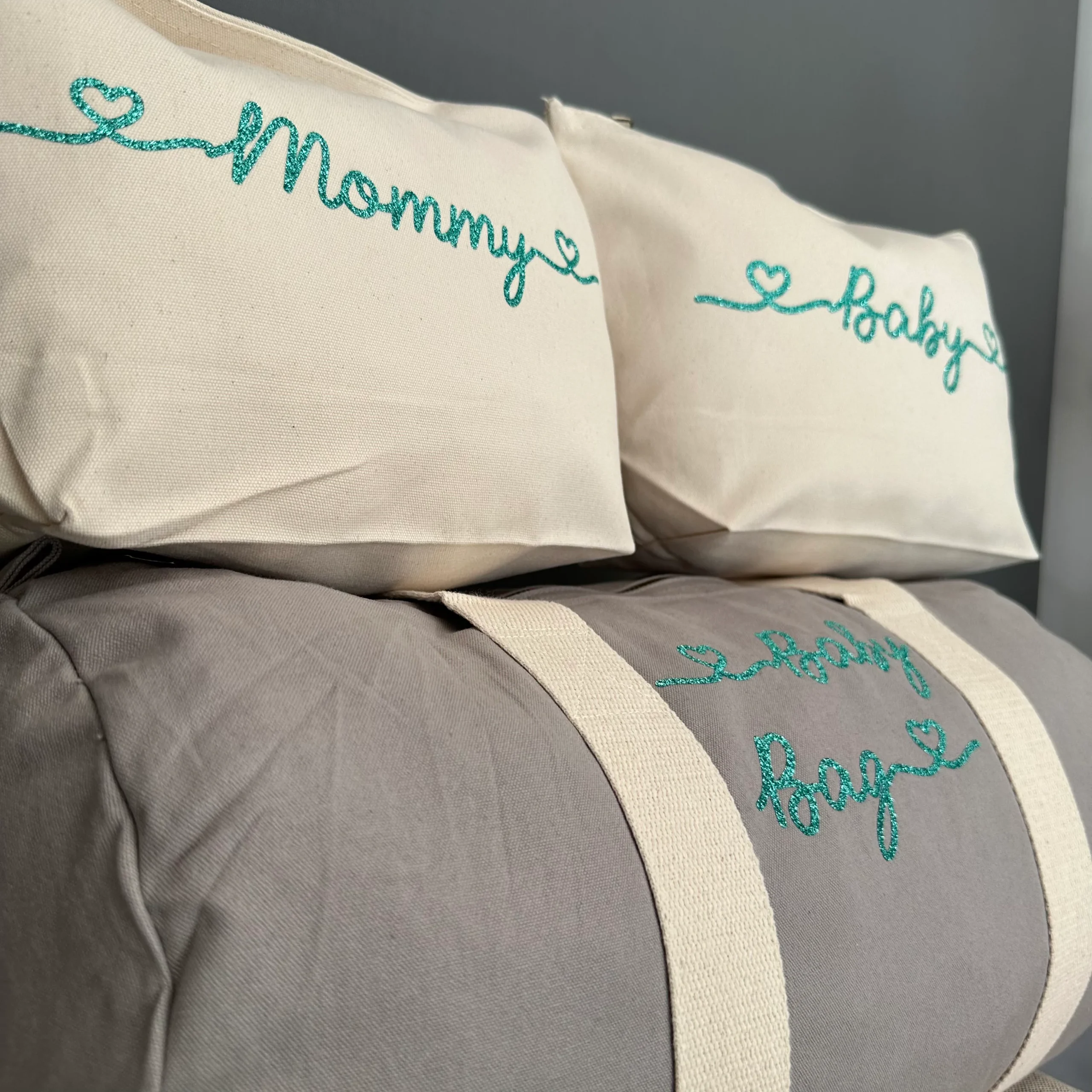 Borsone mamma, 1 borsone baby Grey e 2 Pochette con cuoricini Tiffany Glitter - immagine 3