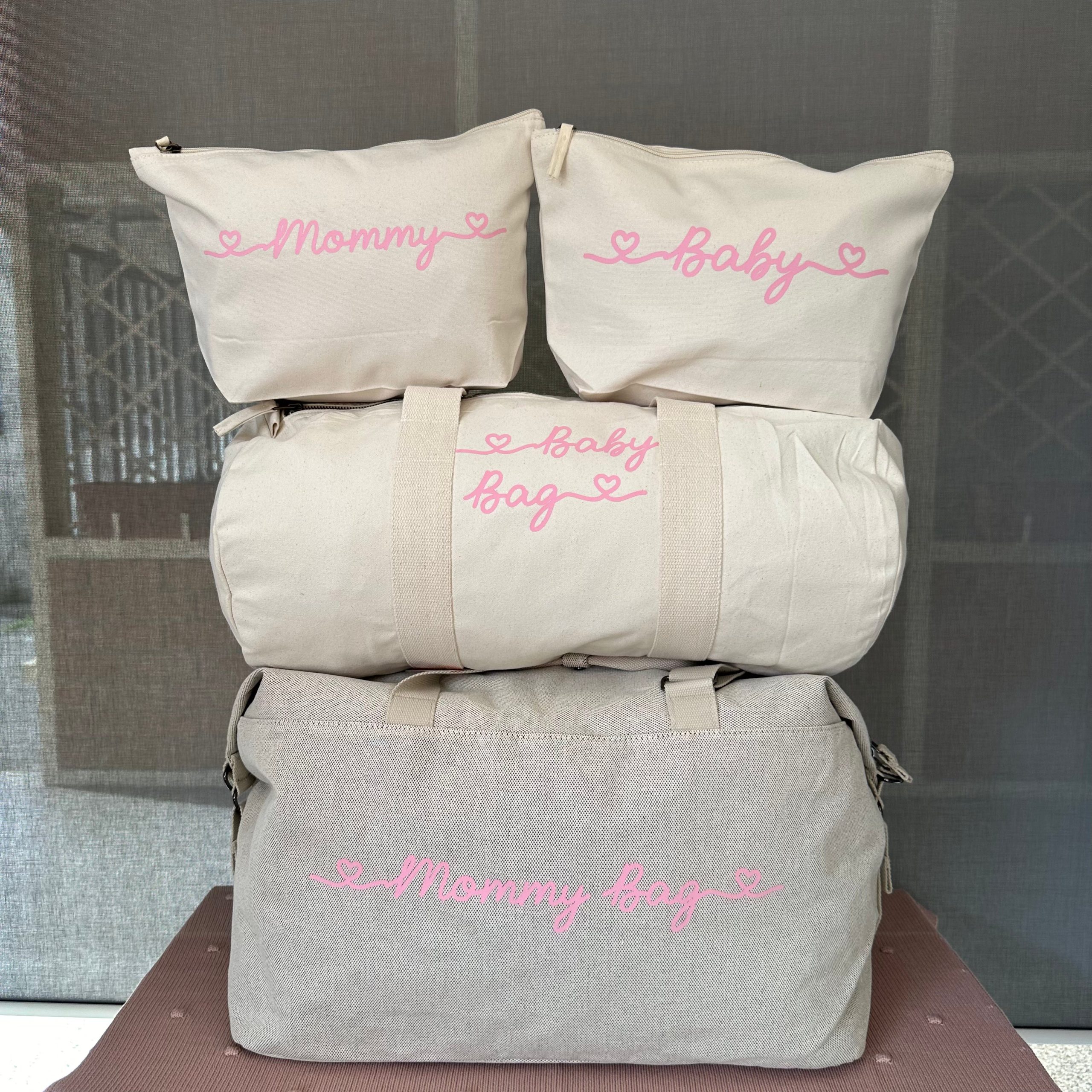 Borsone mamma, 1 borsone baby e 2 Pochette con cuoricini - immagine 4