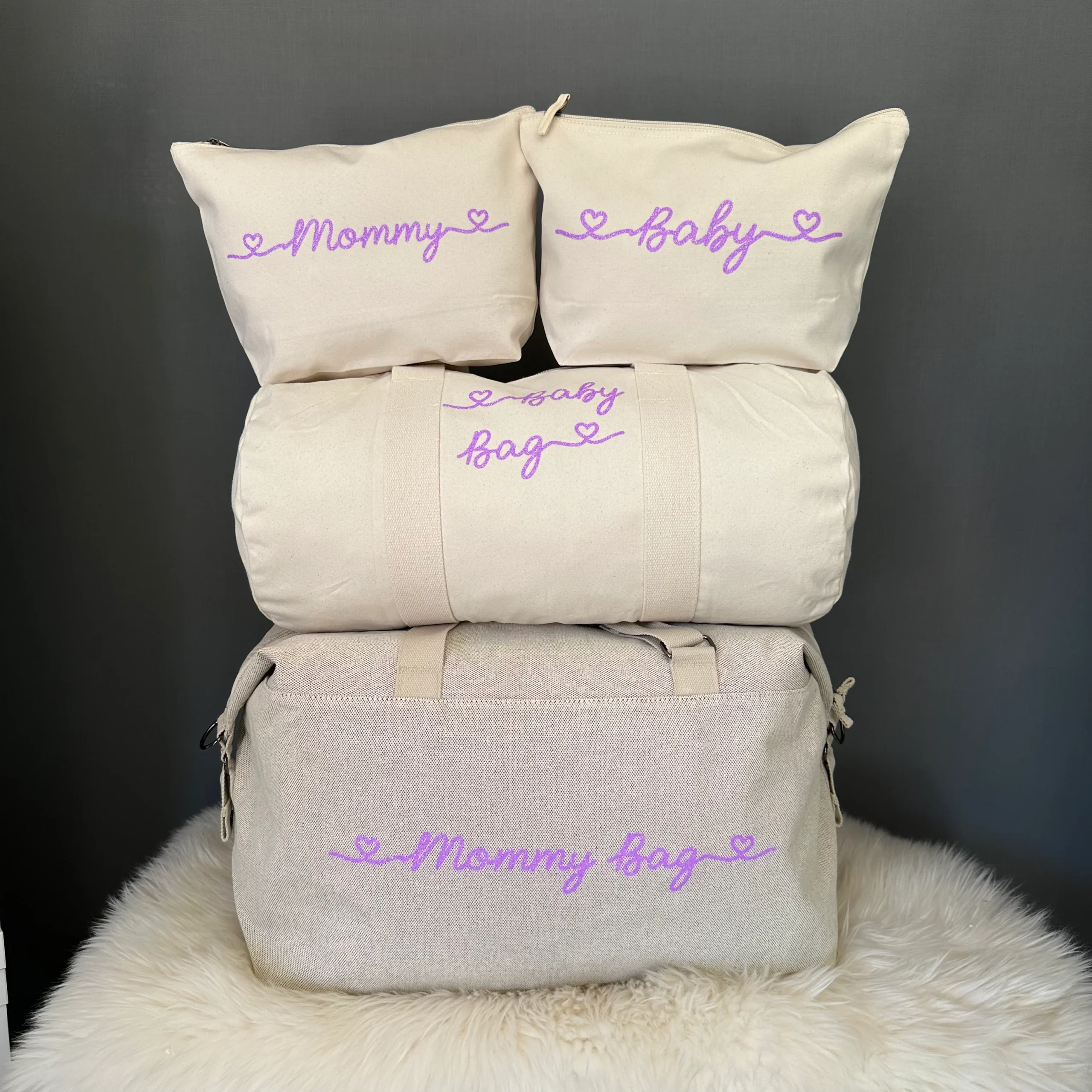 Borsone mamma, 1 borsone baby e 2 Pochette con cuoricini Lavanda Glitter - immagine 2