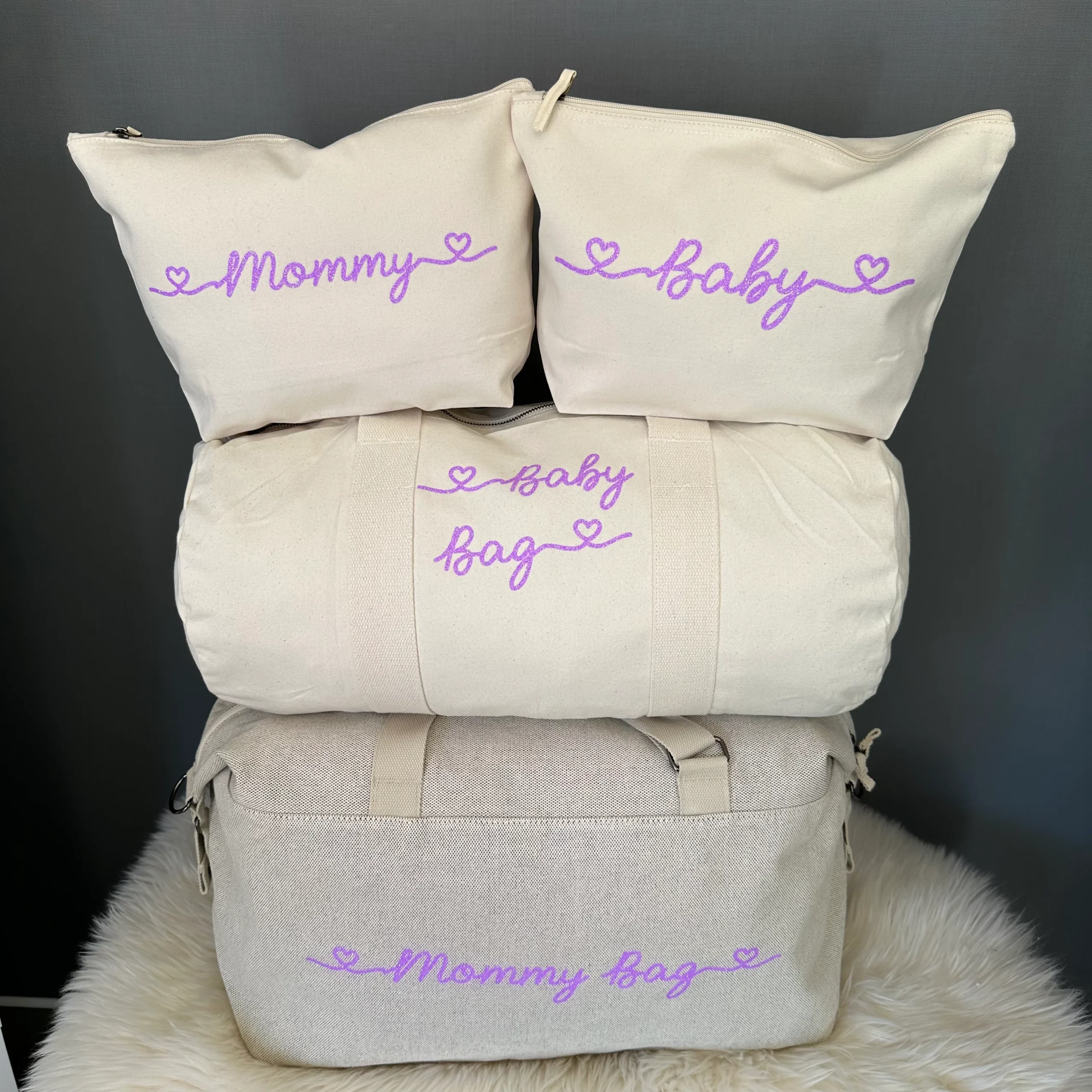 Borsone mamma, 1 borsone baby e 2 Pochette con cuoricini Lavanda Glitter - immagine 5
