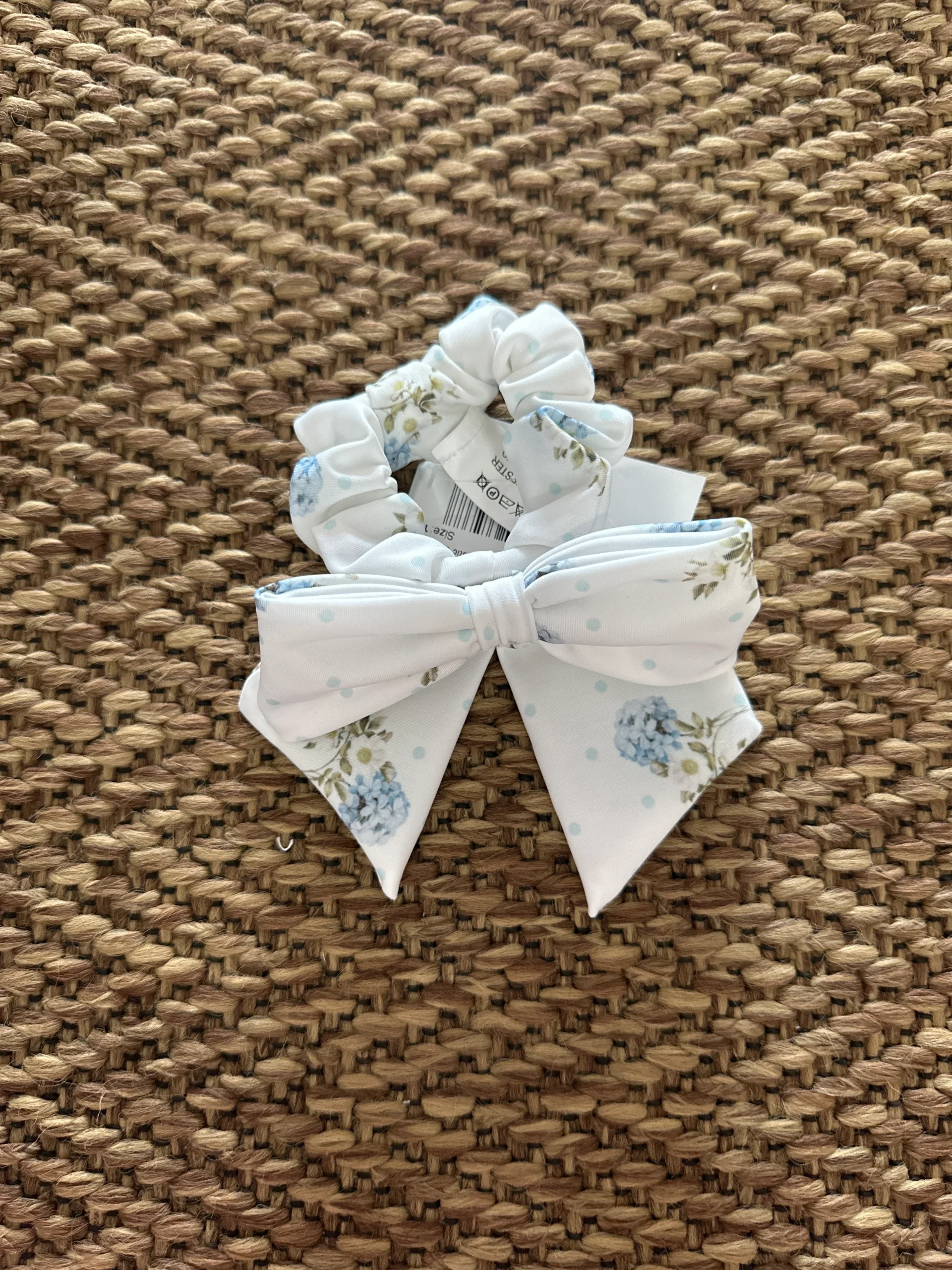 Scrunchie con fiocco per capelli in poliestere fiori azzurri - immagine 3