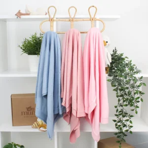 Copertina in maglia ricamo traforato