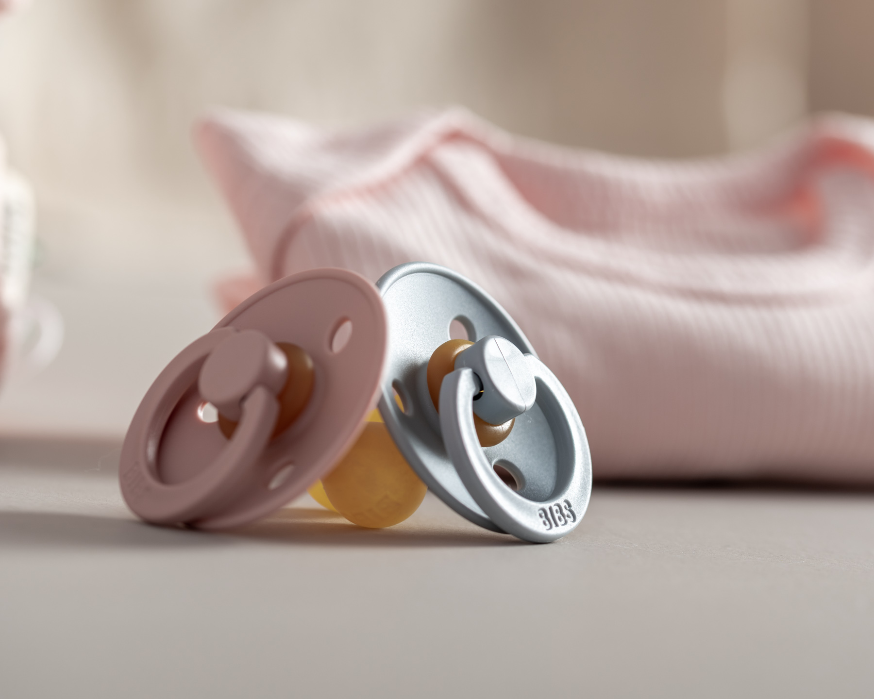 Bibs Ciuccio Colour Gomma Naturale 2 pz Cloud/Blush - immagine 5