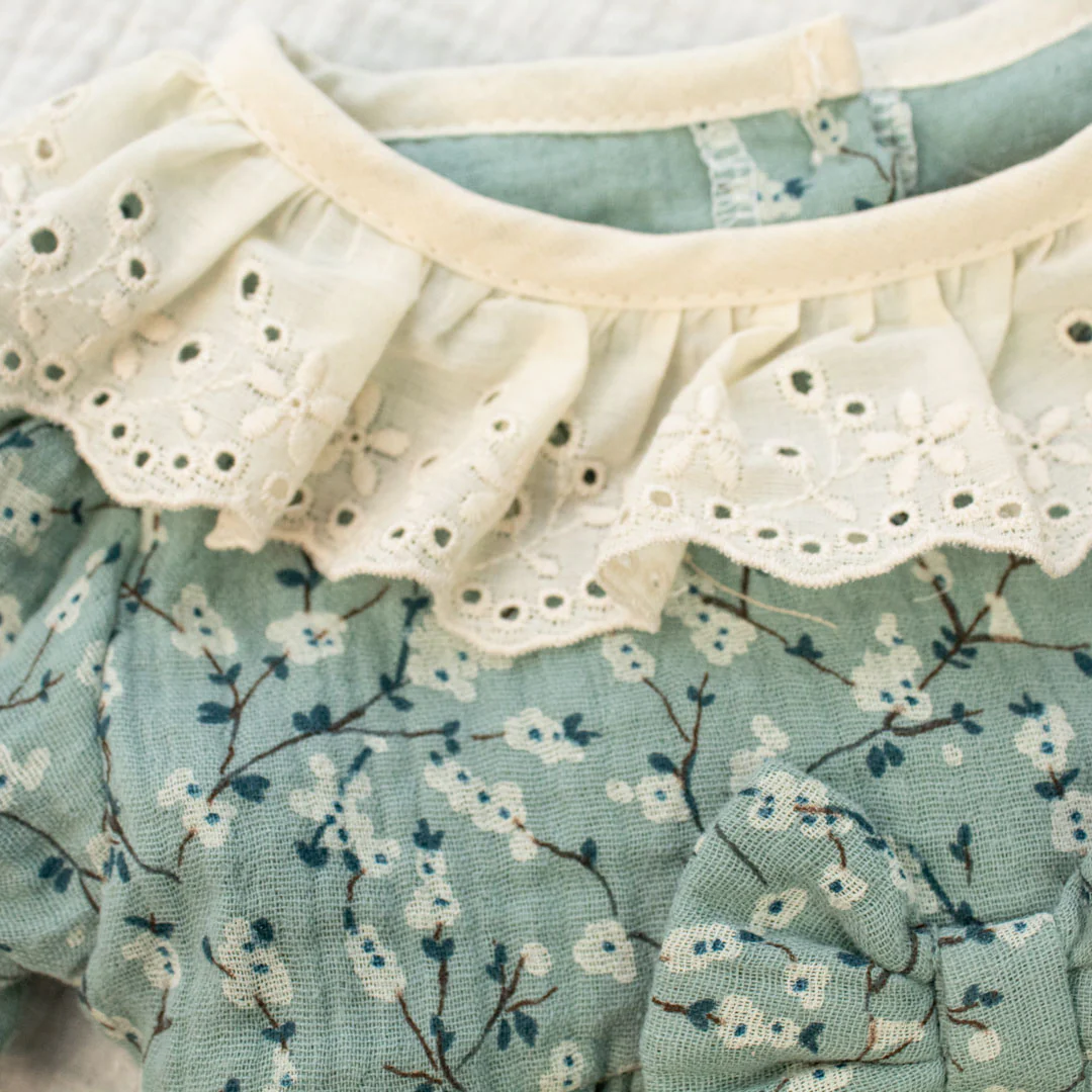 Pagliaccetto in mussola con colletto ricamato - immagine 4