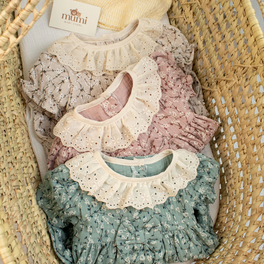 Pagliaccetto in mussola con colletto ricamato - immagine 2