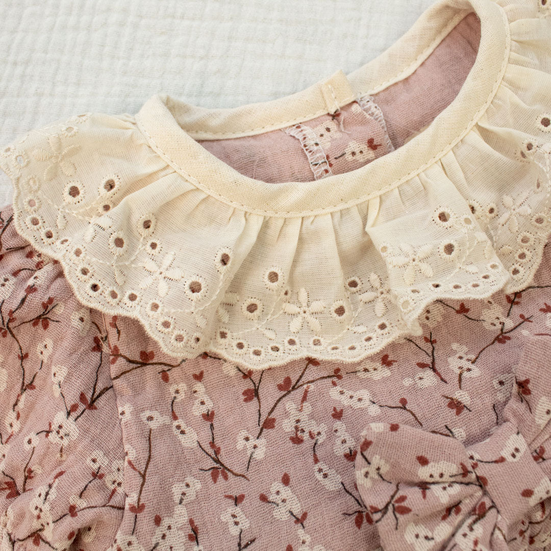 Pagliaccetto in mussola con colletto ricamato - immagine 9