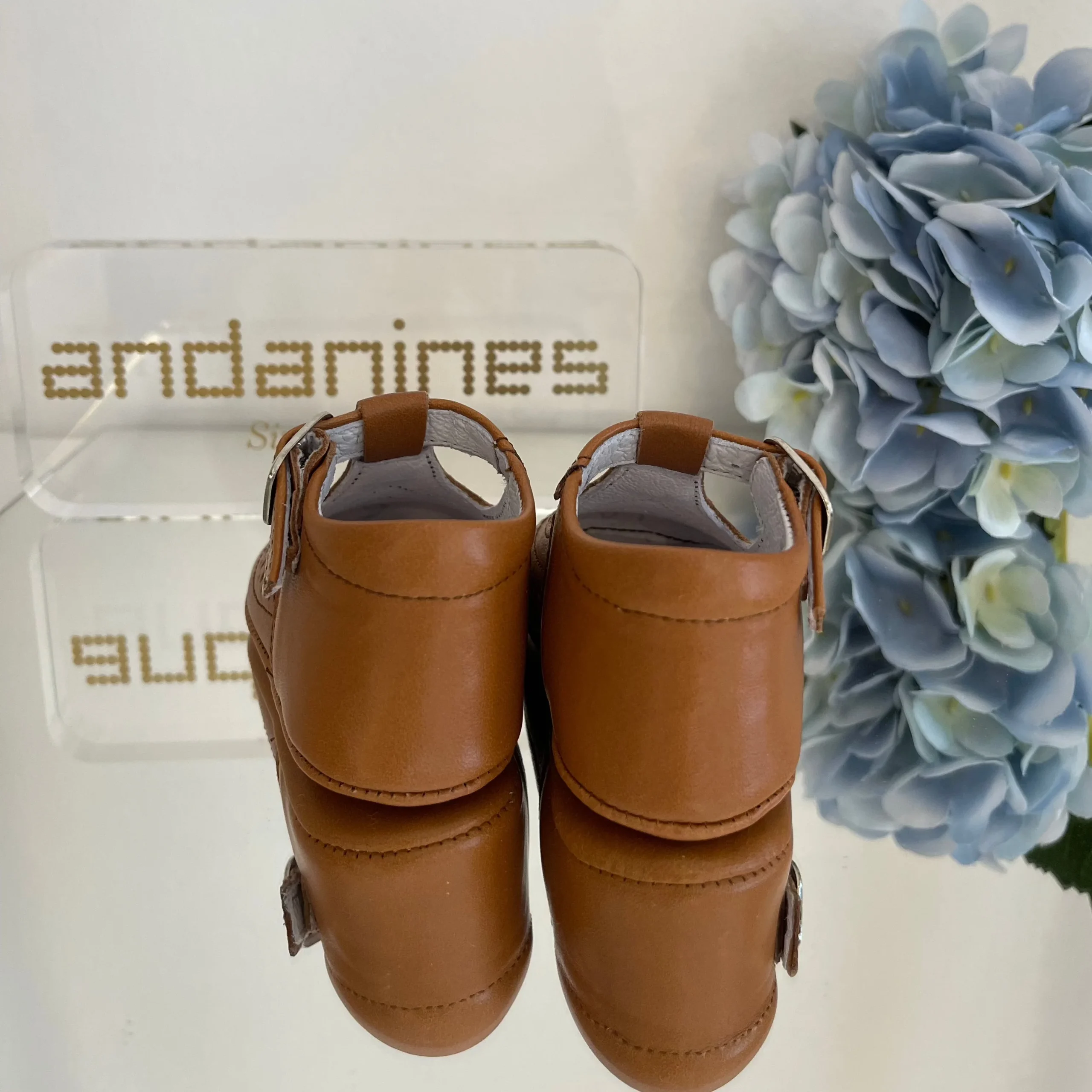 Scarpine morbide da culla Color cuoio con cinturino - immagine 3