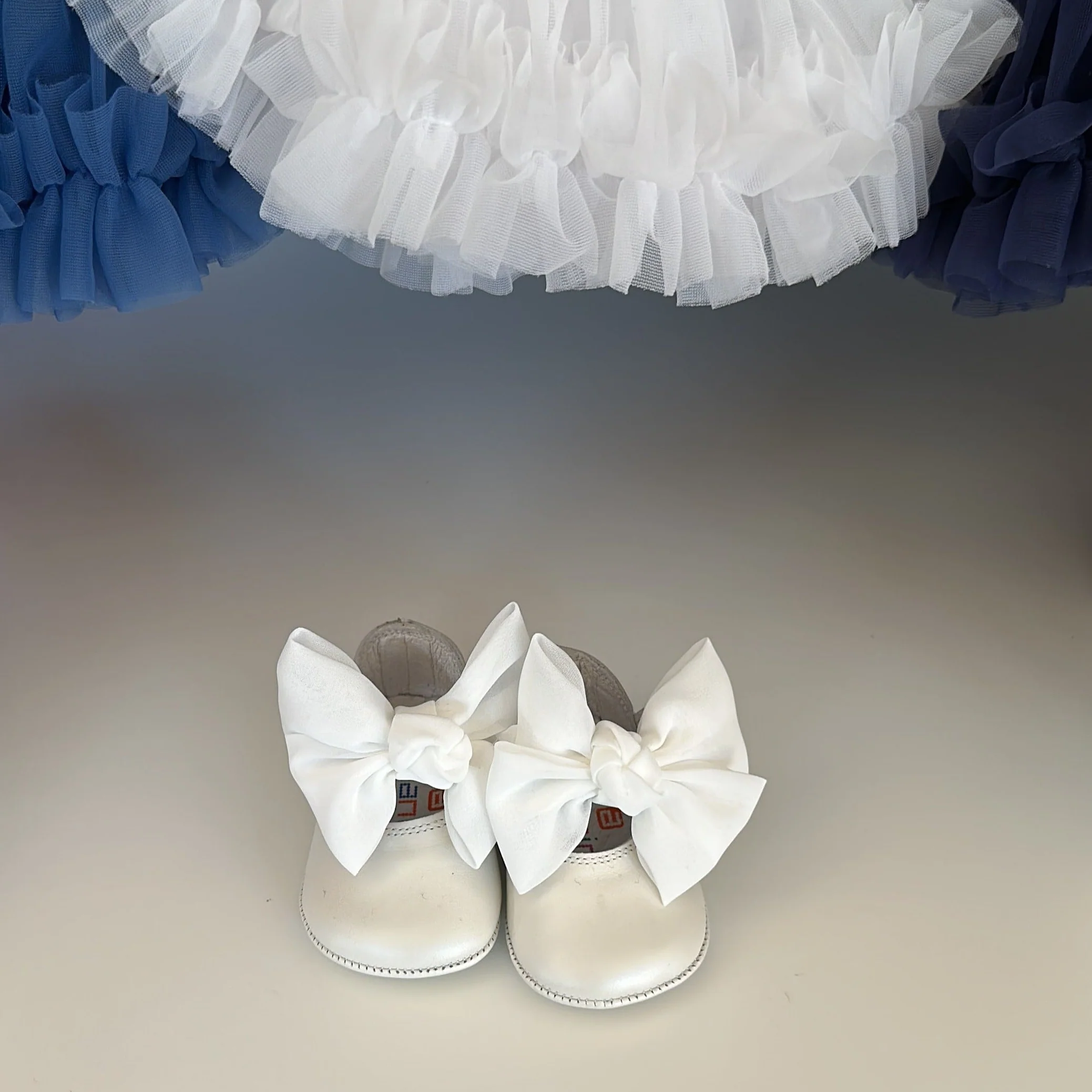 Scarpine morbide da culla con fiocco Bianco eleganti Battesimo - immagine 3