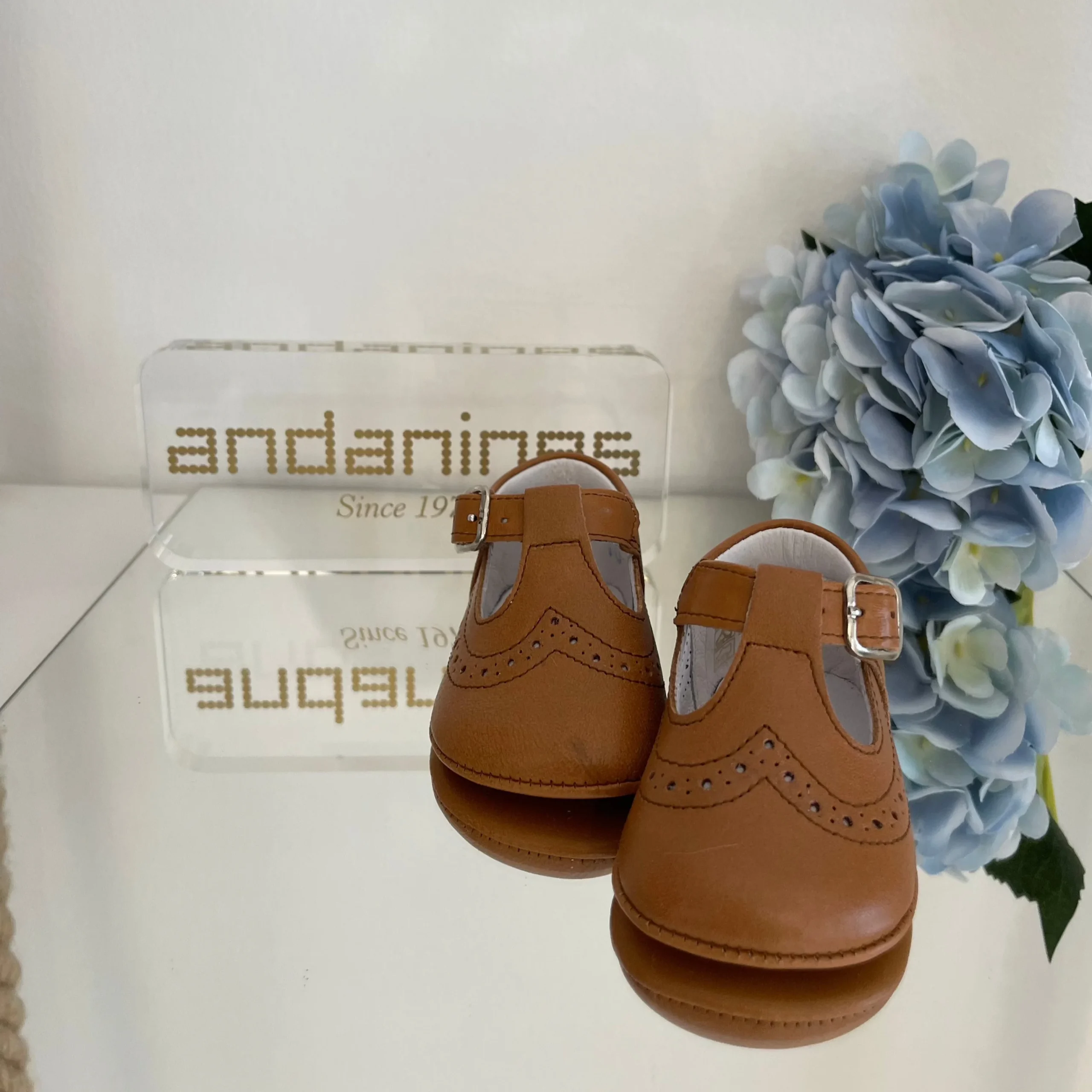 Scarpine morbide da culla Color cuoio con cinturino