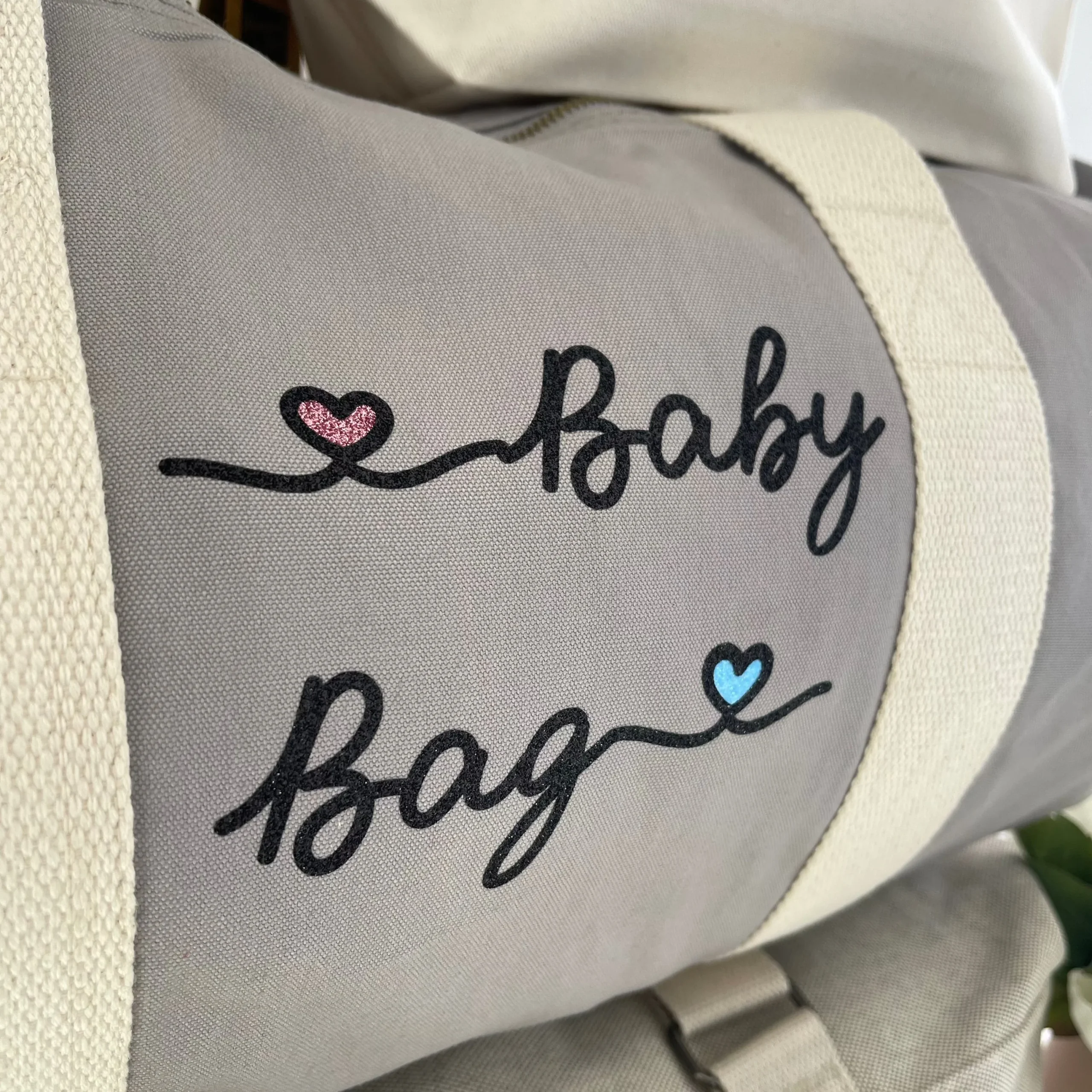 Borsone Mamma, 1 borsone Baby Grey e 2 Pochette con cuoricini Rosa/Azzurro - immagine 3