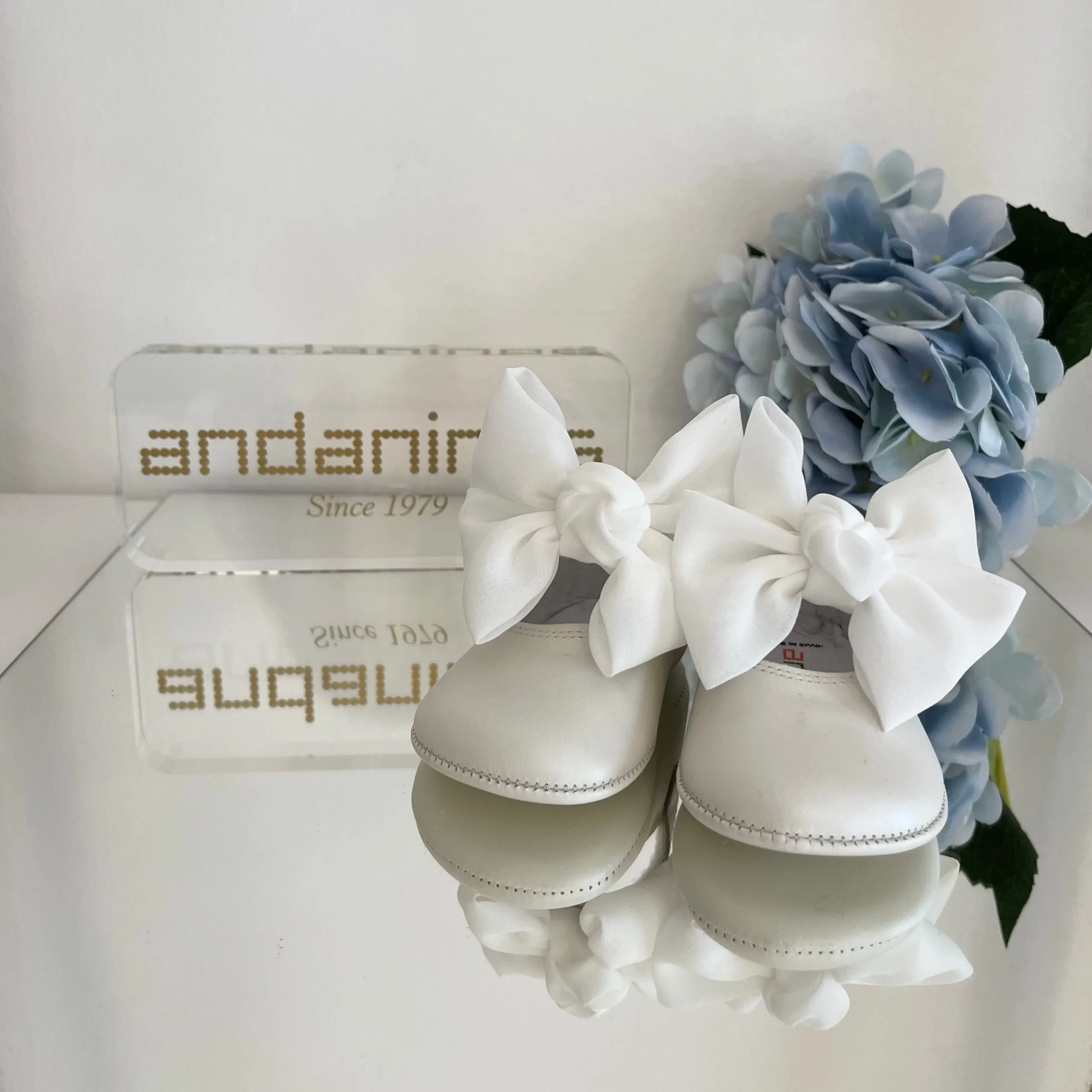 Scarpine morbide da culla con fiocco Bianco eleganti Battesimo - immagine 2