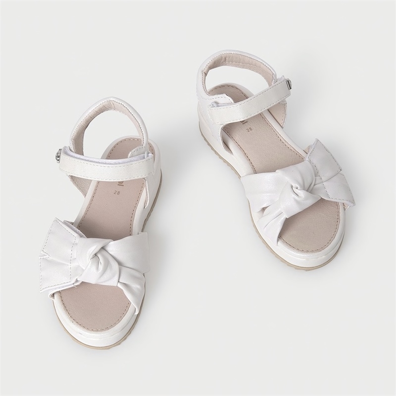 Sandali fiocco in pelle – Mayoral